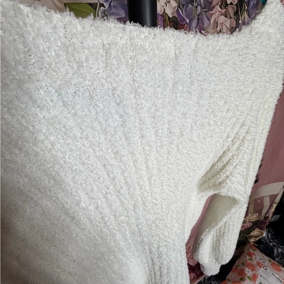 White Sweater by Active USA, Size Small, NWT - Picture 5 of 7